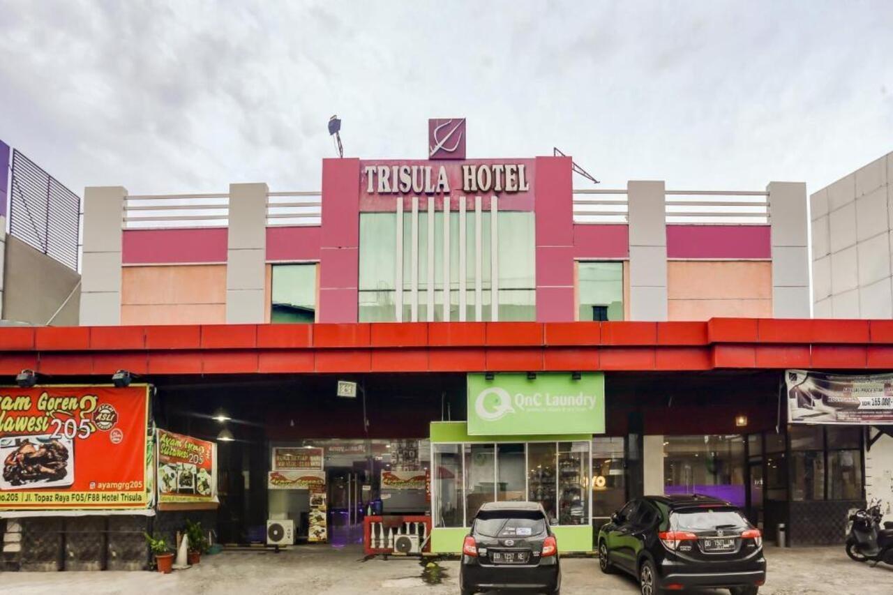 Urbanview Trisula Hotel Makassar Exteriör bild