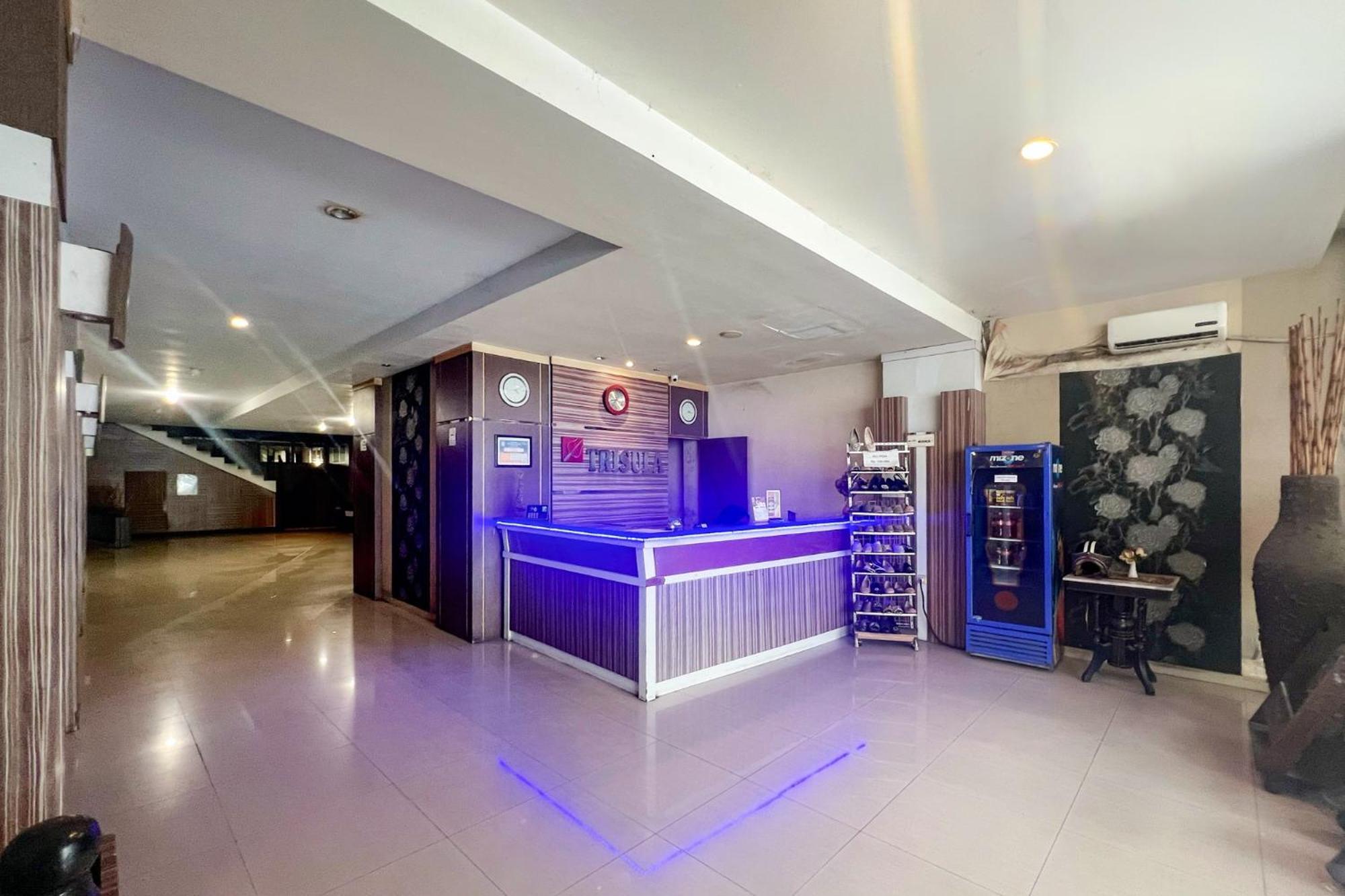 Urbanview Trisula Hotel Makassar Exteriör bild