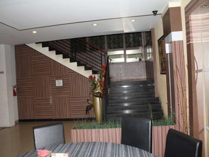 Urbanview Trisula Hotel Makassar Exteriör bild